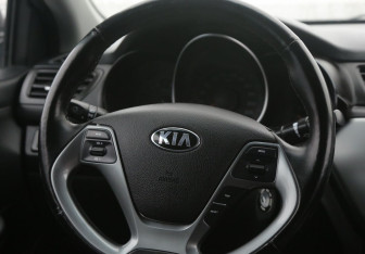 Подержанный автомобиль Kia Rio Sedan 2016 года (15 фото)