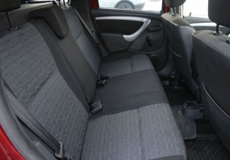 Подержанный автомобиль Renault Duster 2012 года (11 фото)