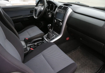 Подержанный автомобиль Suzuki Grand Vitara 2006 года (9 фото)