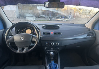 Подержанный автомобиль Renault Megane Wagon 2010 года (12 фото)