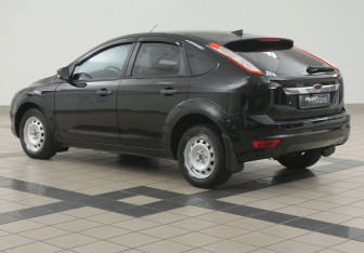 Подержанный автомобиль Ford Focus Hatchback 2008 года (2 фото)
