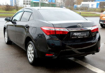 Подержанный автомобиль Toyota Corolla Sedan 2013 года (4 фото)