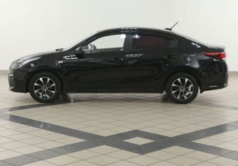 Подержанный автомобиль Kia Rio Sedan 2018 года (7 фото)