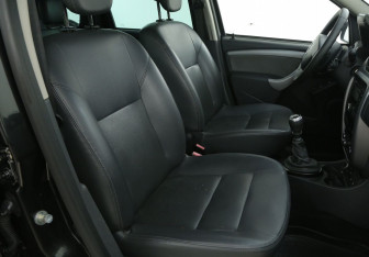 Подержанный автомобиль Renault Duster 2013 года (10 фото)