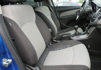 Подержанный автомобиль Chevrolet Cruze Sedan 2011 года (10 фото)