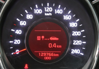 Подержанный автомобиль Kia Ceed Hatchback 2013 года (17 фото)