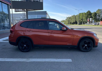 Подержанный автомобиль BMW X1 2013 года (3 фото)