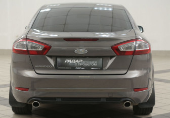 Подержанный автомобиль Ford Mondeo Sedan 2011 года (3 фото)