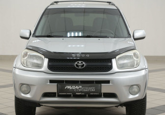 Подержанный автомобиль Toyota RAV4 2004 года (6 фото)