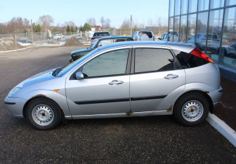 Подержанный автомобиль Ford Focus Hatchback 2004 года (4 фото)
