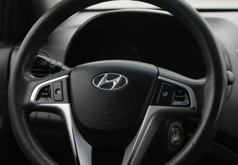 Подержанный автомобиль Hyundai Solaris Hatchback 2011 года (16 фото)
