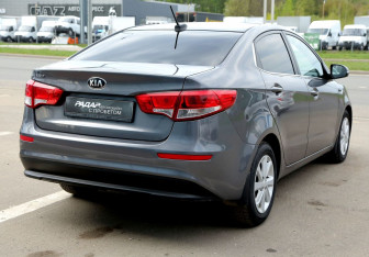 Подержанный автомобиль Kia Rio Sedan 2017 года (6 фото)