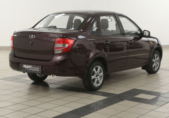 Подержанный автомобиль LADA (ВАЗ) Granta Sedan 2012 года (4 фото)