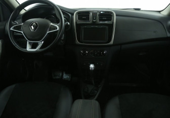 Подержанный автомобиль Renault Sandero 2021 года (12 фото)