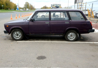 Подержанный автомобиль LADA (ВАЗ) 2104 2000 года (8 фото)