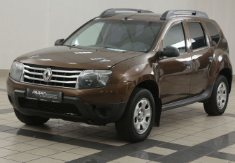Подержанный автомобиль Renault Duster 2014 года (8 фото)