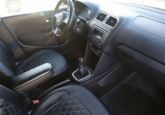 Подержанный автомобиль Volkswagen Polo Sedan 2013 года (9 фото)