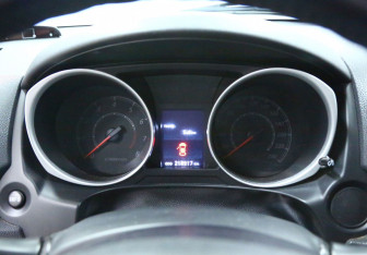 Подержанный автомобиль Mitsubishi ASX 2010 года (10 фото)