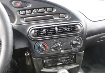 Подержанный автомобиль Chevrolet Niva 2008 года (16 фото)