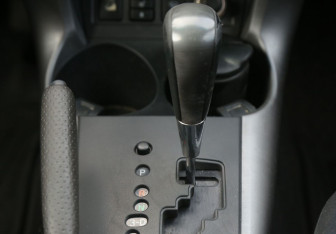Подержанный автомобиль Toyota RAV4 2006 года (13 фото)