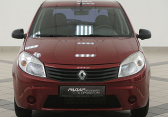 Подержанный автомобиль Renault Sandero 2010 года (6 фото)