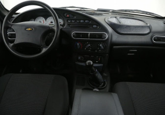 Подержанный автомобиль Chevrolet Niva 2007 года (12 фото)