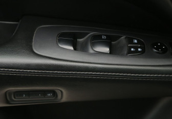 Подержанный автомобиль Nissan Pathfinder 2015 года (18 фото)
