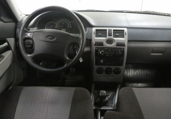 Подержанный автомобиль LADA (ВАЗ) Priora Wagon 2010 года (8 фото)