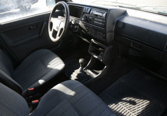 Подержанный автомобиль Volkswagen Golf Hatchback 1990 года (9 фото)
