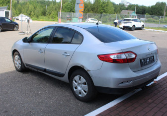 Подержанный автомобиль Renault Fluence 2011 года (5 фото)