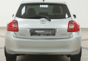 Подержанный автомобиль Toyota Auris Hatchback 2007 года (3 фото)
