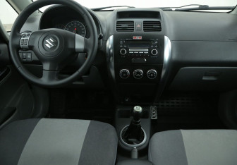 Подержанный автомобиль Suzuki SX4 Hatchback 2007 года (12 фото)