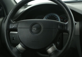Подержанный автомобиль Chevrolet Lacetti Sedan 2011 года (16 фото)