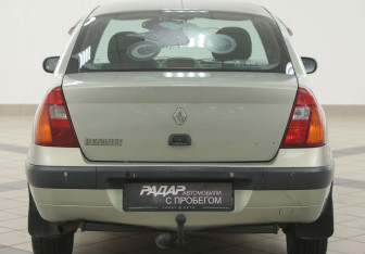 Подержанный автомобиль Renault Symbol 2004 года (3 фото)