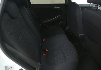 Подержанный автомобиль Hyundai Solaris Hatchback 2015 года (11 фото)