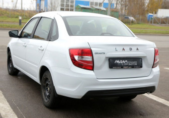 Подержанный автомобиль LADA (ВАЗ) Granta Sedan 2022 года (4 фото)