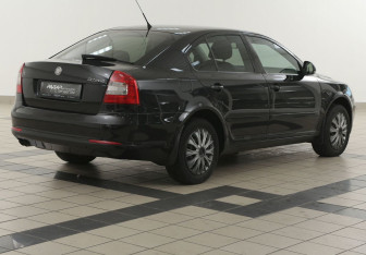 Подержанный автомобиль Skoda Octavia Liftback 2010 года (4 фото)