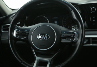 Подержанный автомобиль Kia K5 2020 года (29 фото)