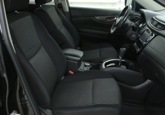 Подержанный автомобиль Nissan X-Trail 2019 года (10 фото)