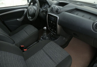 Подержанный автомобиль Renault Duster 2014 года (9 фото)