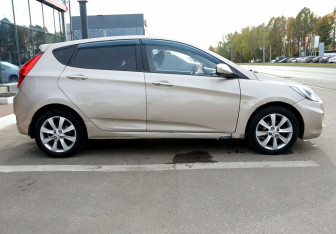 Подержанный автомобиль Hyundai Solaris Hatchback 2012 года (7 фото)