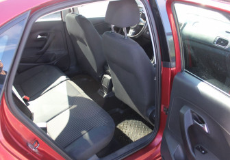 Подержанный автомобиль Volkswagen Polo Sedan 2012 года (12 фото)