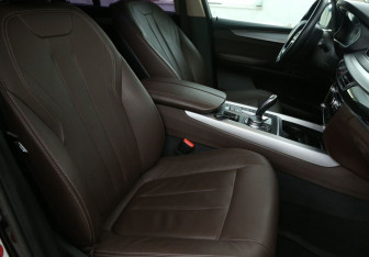 Подержанный автомобиль BMW X5 2017 года (10 фото)