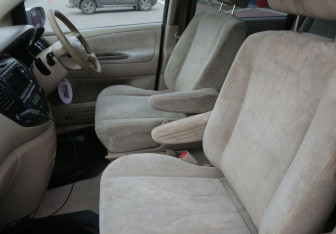 Подержанный автомобиль Mazda MPV 2000 года (10 фото)