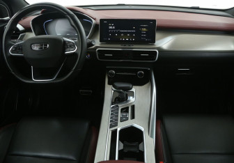 Подержанный автомобиль Geely Coolray 2023 года (12 фото)
