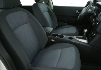 Подержанный автомобиль Nissan Qashqai 2013 года (10 фото)