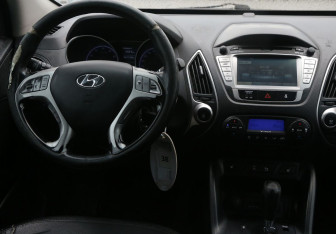 Подержанный автомобиль Hyundai ix35 2013 года (14 фото)