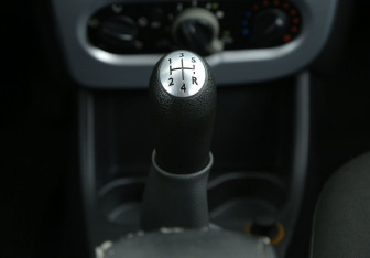 Подержанный автомобиль Renault Sandero 2010 года (15 фото)