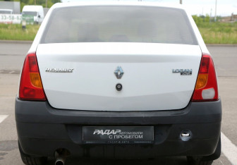 Подержанный автомобиль Renault Logan Sedan 2008 года (5 фото)