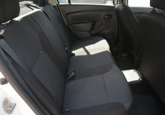 Подержанный автомобиль Renault Logan Sedan 2015 года (11 фото)